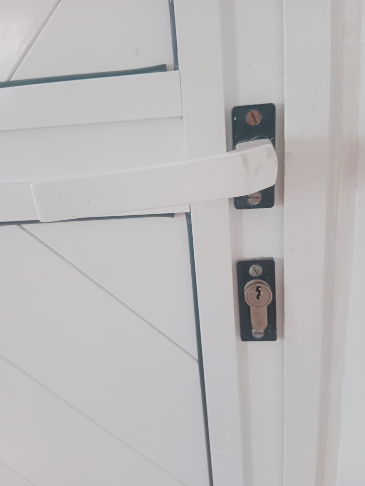 sticky door limassol