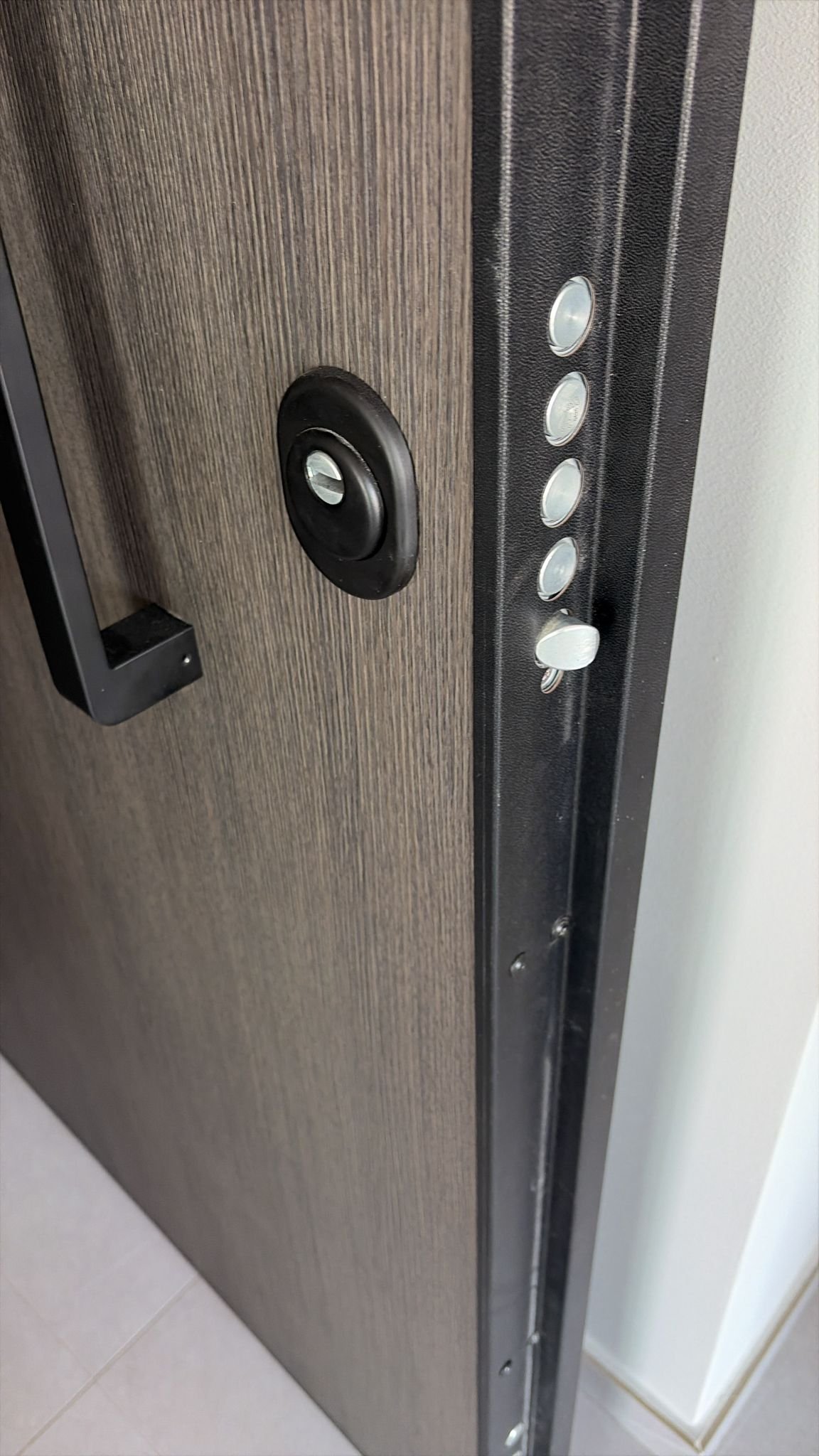 apartment door key forgotten inside