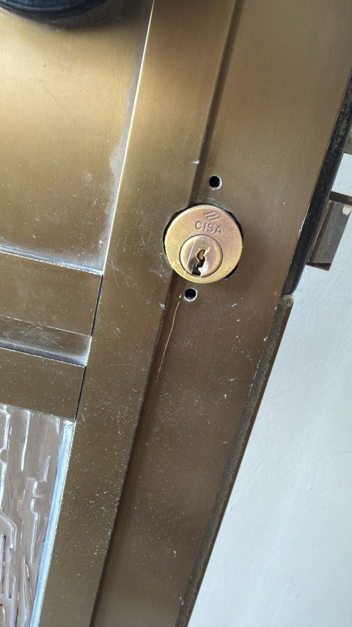 key cut in the door lock limassol